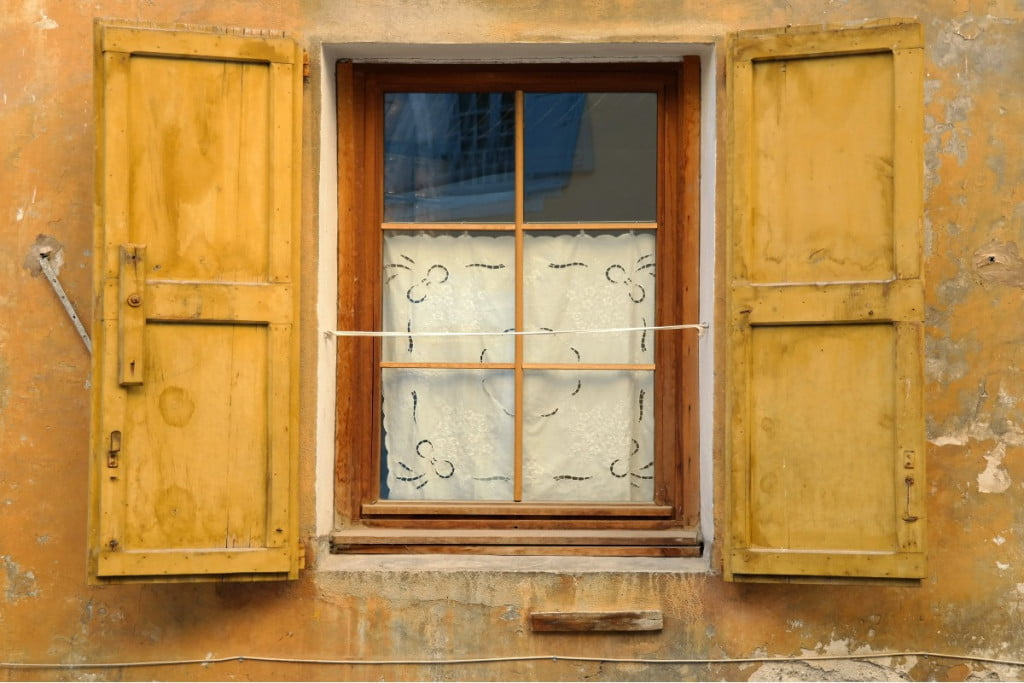 Hur målar man om gamla fönster